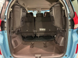 3列目シートを跳ね上げればラゲッジスペースを更に広く使えます。
