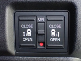 運転席からもスライドドアをボタン操作でスピーディーに開閉できます!またスマートキーでも操作できるので便利です。