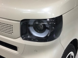 LEDヘッドライトは、点灯の瞬間から最大光量を発揮し、突然暗くなるトンネルなどでの安定感を高めます。