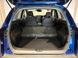 後席を折りたたむととても広い荷室になります。荷物もしっかり積み込めます!
