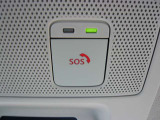 急病時や危険を感じた時、SOSコールスイッチを押すと専門のオペレータに繋がって、警察や消防への連携をサポートしてくれます。また、万が一の事故発生時には、エアバッグ展開と連動して自動通報します。