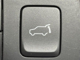 【パワーバックドア】スマートキーや運転席のボタンを押すだけでリアゲートが自動で開閉します!荷物を持っている時や、高い位置にあるバックドアを閉める際に便利な機能です♪