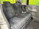 後部座席も気になるようなキズ・汚れやへたり等、大きなダメージはなく、良好な状態です。