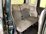 【後席】後席のお足元もとっても広いですよ!♪後席シートも乗り心地OK!ゆったり乗れます♪