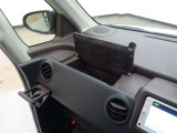 グローブボックスは充分な収納スペースになっております☆
