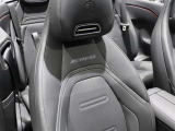 視野角の広い鮮明な画像で駐車をサポートしてくれる、パーキングアシストリアビューカメラがあるので、狭い場所での駐車も楽々!