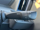【 オートライト 】オートライトなのでライトの点け忘れを気にすることなく運転が出来ます。
