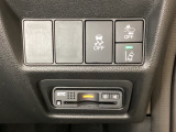 Hondaセンシング用の、VSA(ABS+TCS+横滑り抑制)解除と路外逸脱抑制機能などのオンオフスイッチはハンドルの右側に装備。その下にETCがついています。高速道路の料金所の通過も楽々です。