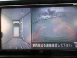 アラウンドビューモニターを装備!<駐車の際にナビ画面に車を真上から捉えた映像が映ります。駐車の時、とても便利な装備です。>