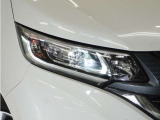 【LEDヘッドライト】省電力で、明るく遠くまで照らし、夜道や雨天などの走行の際、安心感を高めます。オートライト機構で周囲の明るさを感知し、自動で点灯、消灯します。
