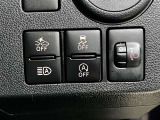 スマートアシスト、オートハイビーム、VSC&TRC、eco IDLE等のスイッチが配置されてます。