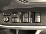 パワーウィンドは今や当たり前の機能ですが、無いと困る機能です。運転席からの操作で、全席の窓を振るオープンにしたり、フルクローズが可能です。