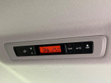 【リアオートエアコン】広い後部座席には必須の機能!風量や温度を自動で調整し前席と同様な車内環境にしてくれるリアオートエアコンを装備。夏の暑さも冬の寒さもストレスなく快適にお過ごしいただけます♪