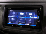 CD、DVD、Bluetooth、AM、FM、AUX、スマートフォン接続ができます。