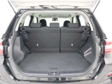 開口部の広いラゲージスペースは、シートを倒せば更に大容量♪