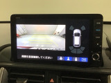 リバースギアに入れるだけで後方の表示へ切り替わります。夜間や雨の日の駐車も楽になりますよ。