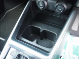 車内はドリンクホルダーや収納スペースも充実しており使い勝手も良好です♪