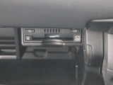 広がる運転支援サービスETC2.0搭載。全国の高速道路に設置されたITSスポットと双方向通信を図り、広域な道路交通情報や安全運転をサポートする情報を得て、音声やナビ画面上にタイムリーにお知らせします。