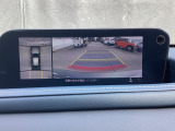 狭い場所での駐車やすれ違いなどでより的確な運転操作に役立つ360&deg;ビューモニターが装備されています。