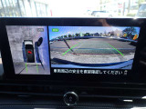 まるでお車を真上から見下ろしたかのような映像をナビに映し出してくれますので狭い駐車場でも周囲を確認する事が出来ますので非常に安心です♪