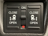 【両側パワースライドドア】両側がパワースライドドアになっており、運転席のスイッチやスマートキーでも開閉が可能です!開口部も広いので乗り降りも楽々♪