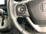 ステアリングにオーディオ操作スイッチが付いています。オーディオ画面に直接タッチしなくても操作が出来ますので、運転に集中できます。