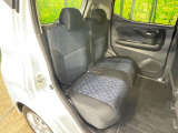 後部座席も気になるようなキズ・汚れやへたり等、大きなダメージはなく、良好な状態です。
