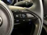 車間距離切りかえ、レーントレーシングアシスト、クルーズコントロール等のスイッチが配置されてます。