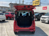 開口幅広く荷物の出し入れ楽です。