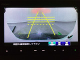 バックでの車庫入れも安心です! リアカメラが付いているバックモニター付のナビを装備しております。操作線もついており距離感も画面から確認できます。