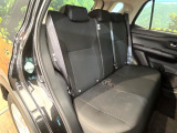 後部座席も気になるようなキズ・汚れやへたり等、大きなダメージはなく、良好な状態です。