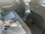 後部座席も気になるようなキズ・汚れやへたり等、大きなダメージはなく、良好な状態です。