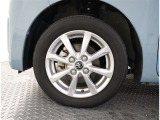 トヨタ純正14インチ、アルミホイール装備でファッショナブル&エコノミー!そして更に乗り心地の向上に一役かっています。