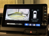 リバースギアに入れるだけで後方の表示へ切り替わります。夜間や雨の日の駐車も楽になりますよ。