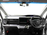 操作性に優れた運転席となります!小物入れや各ボタンの配置にこだわり、使いやすいです!座り心地もよく視認性も良好なのでロングドライブもお任せ下さい!