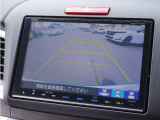 【バックカメラ】駐車が苦手な方でも安心してお乗りいただけます。リバース連動で画面が切り替わるのでとっても便利です。