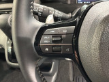 ステアリングにオーディオ操作スイッチが付いています。オーディオ画面に直接タッチしなくても操作が出来ますので、運転に集中できます。