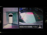 アラウンドビューモニターで車庫入れも空から見ている様に駐車できラクラクです。