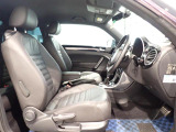 やや硬めの、ゆったりと座れるシートで、ロングドライブも快適です!!