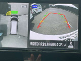 アラウンドビューモニター搭載。上から見下ろしたように液晶に映るのでスムーズな駐車をサポートします。