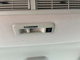 リヤシーリングファンが付いてます!車内の空気の循環が出来て快適に過ごせます!