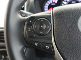 ステアリングスイッチ付き。前方から目を離すことなく操作することが可能です。