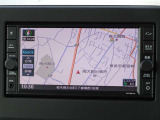【ナビ】メモリーナビ(MJ120D-W)付きです。目的地を設定すれば初めての場所でも簡単に行くことができます。もちろん音楽だって聴けちゃいます♪
