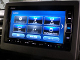 CD、DVD、Bluetooth、AM、FM、AUX、スマートフォン接続ができます。