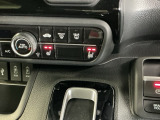 運転席/助手席シートヒーターで寒い日もすぐに温かくなり快適に過ごせます。2段階の温度調整が可能です