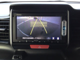 【バックカメラ】運転が苦手な方も車庫入れラクラクです!ギアをリバースに入れれば自動的に切り換わりますので、面倒な操作は不要です♪狭い駐車場もお車を傷つけず安心ですね!