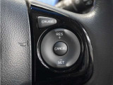 【クルーズコントロール】アクセルペダルを踏まずに定速走行。燃費向上にも貢献し、加速・減速の少ない高速道路などでの運転をより快適に走行できます。