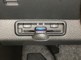 ハンドルの左下にETCがついています。高速道路の料金所の通過も楽々です。 カードの取り出しもしやすい場所についています。