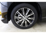 アルミホイールで足元もおしゃれ♪