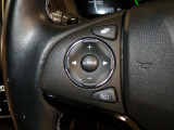 【ステアリングリモコン】ステアリングにオーディオ調節可能なスイッチが装備されていますので運転中でも視線をそらさずにオーディオの調節が可能です!